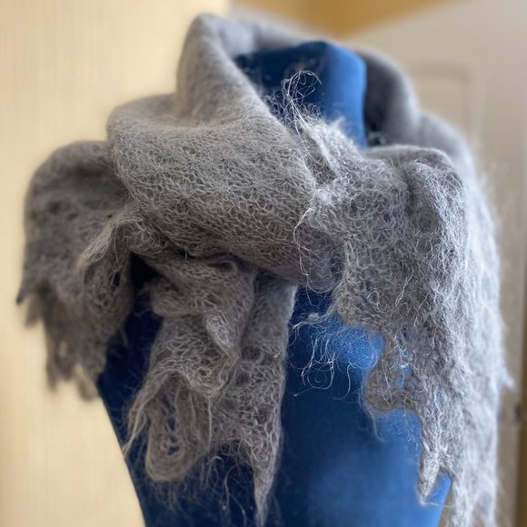 47" x 47" Gray Orenburg Scarf Goat Down Square Wrap Authentic Russian Shawl - Picture 1 of 3